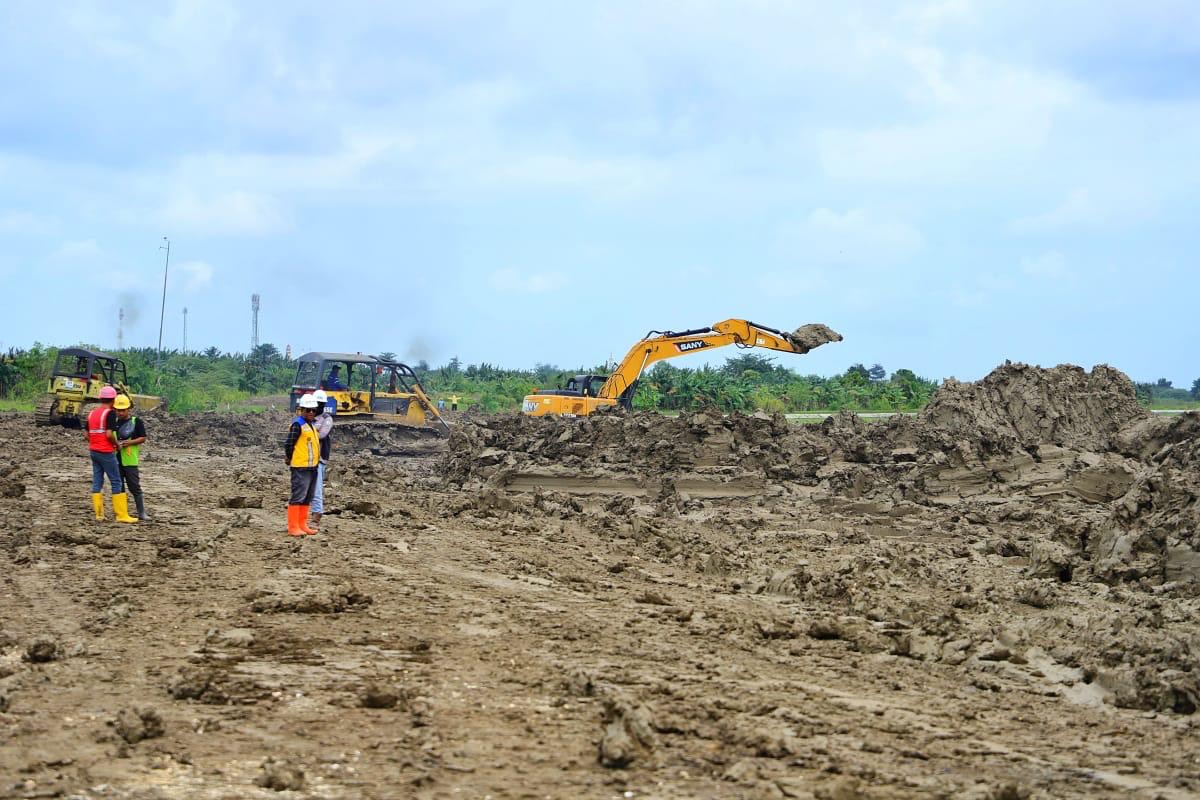 Pengerjaan Normalisasi Sungai Wulan dan peninggian tanggul