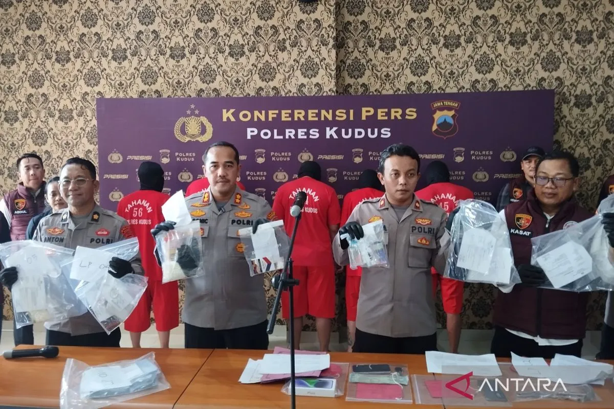 Konferensi pers pengungkapan lima kasus narkoba selama bulan Januari di Mapolres Kudus, Senin (3/2/2025) (foto: ANTARA)