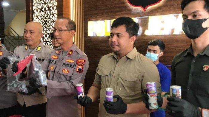 Jumpa pers kasus buruh mebel yang menjual bubuk petasan di Mapolres Jepara, Senin (17/3/2025) (foto: TribunBanyumas)