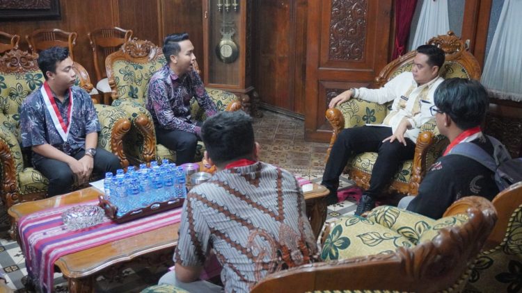 Bupati Jepara, Witiarso Utomo menerima rombongan pengurus GMNI Jepara.