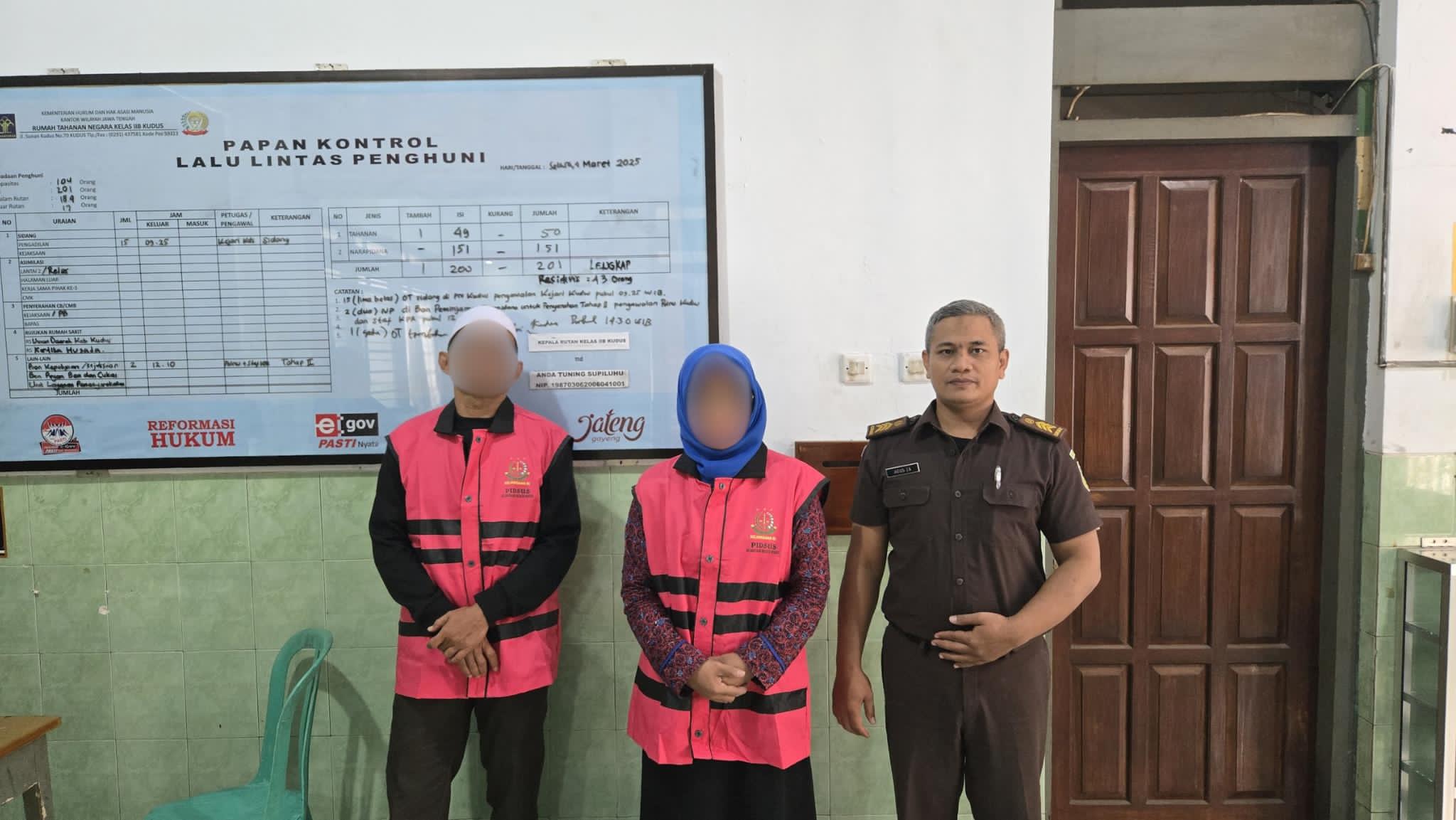 Dua tersangka yang ditetapkan dalam kasus dugaan korupsi pembangunan Sentra Industri Hasil Tembakau (SIHT)