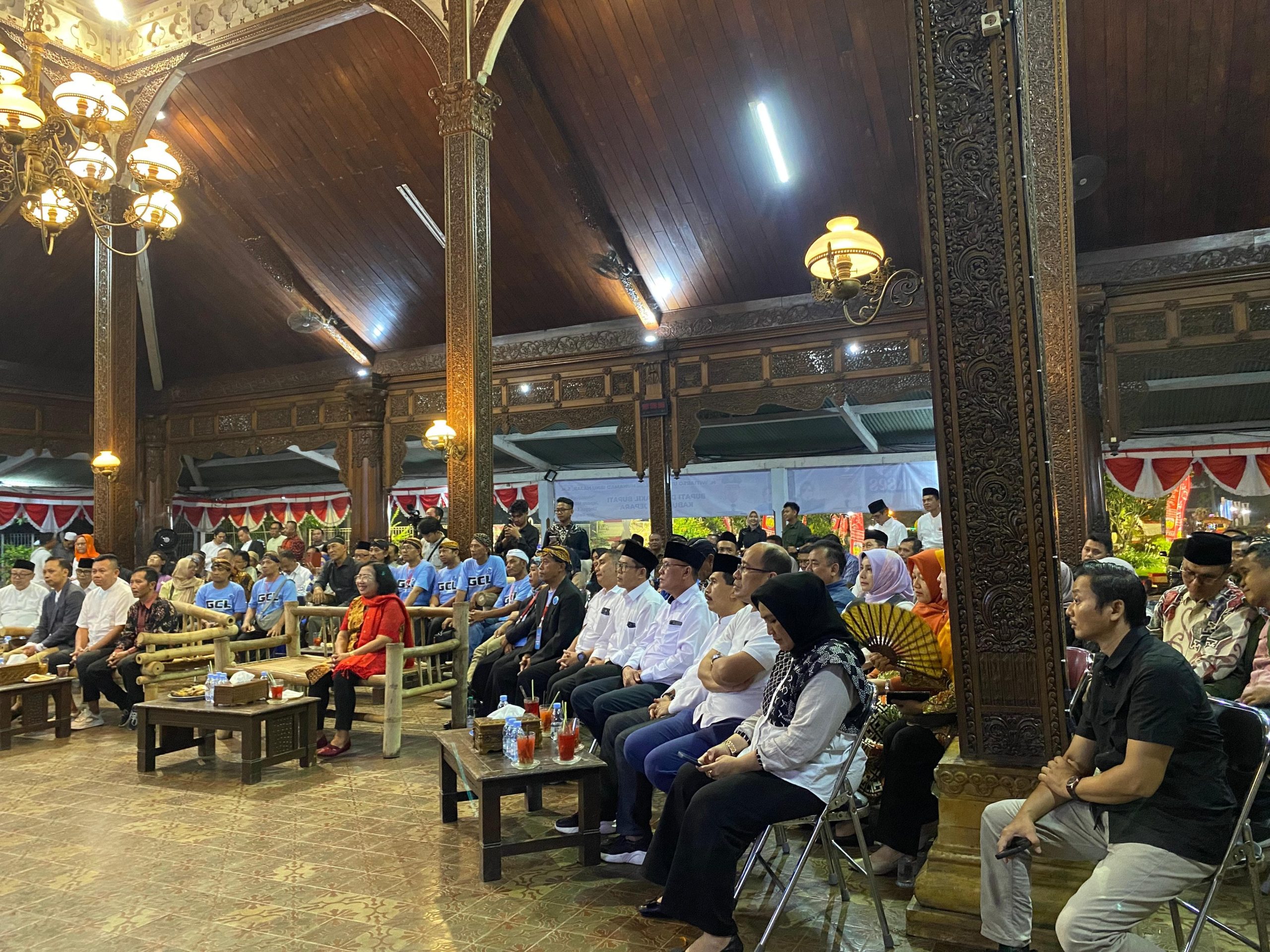 Rapat kerja Gubernur Jawa Tengah bersama jajaran pemerintah Kabupaten Jepara yang berlangsung di kediaman Bupati Jepara, Witiarso Utomo, pada Selasa (4/3/2025)