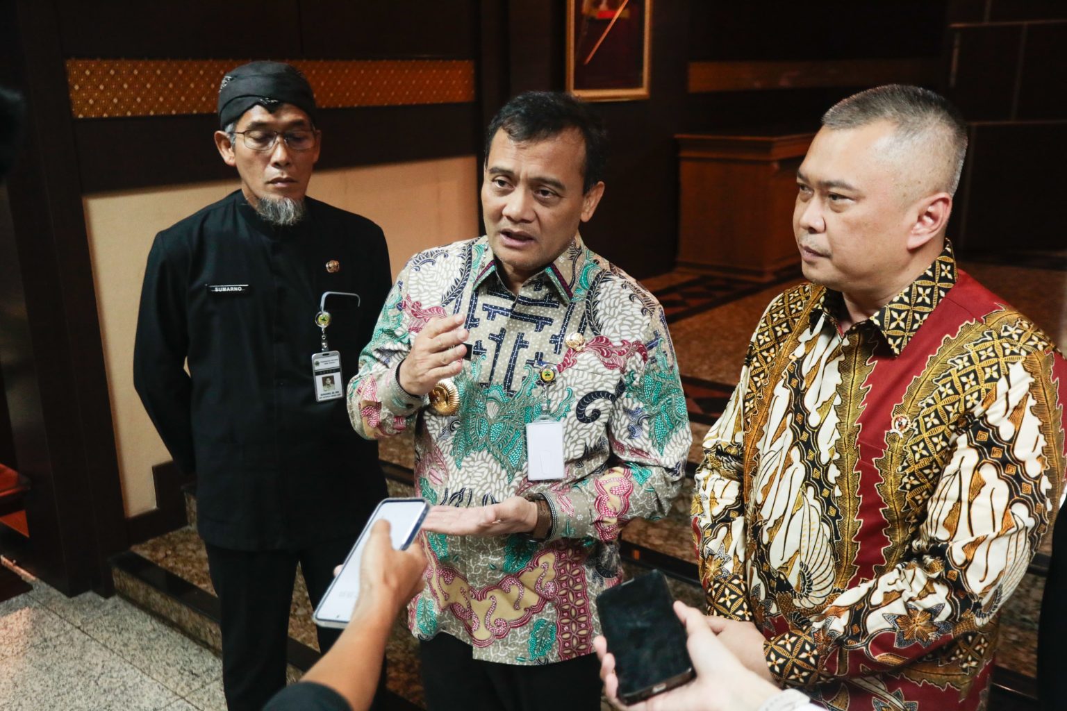 Gubernur Jawa Tengah Ahmad Luthfi seusai menerima kunjungan Menteri Perhubungan RI Dudy Purwagandhi beserta rombongan, dalam rangka Koordinasi Kesiapan Angkutan Lebaran 2025/1446 H, di Kompleks Kantor Gubernur Jateng, Kamis (6/3/2025)