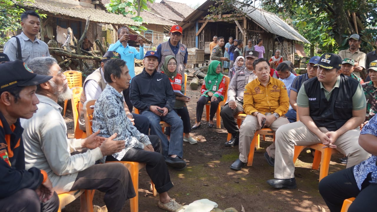 Wakil Bupati Jepara, M. Ibnu Hajar atau akrab disapa Gus Wabup mengunjungi rumah Sutikno pada Sabtu (8/3/2025) untuk memberi dukungan dan bantuan