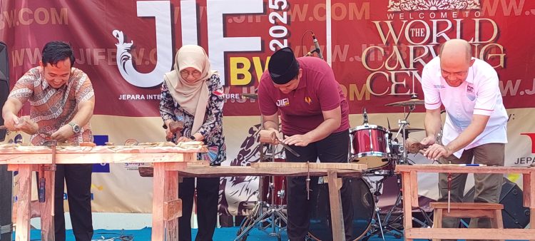 Pembukaan Event tahunan Jepara International Furniture Buyer Weeks (JIFBW) 2025 pada Minggu (9/3/2025) (foto: DailyIndonesia.id)