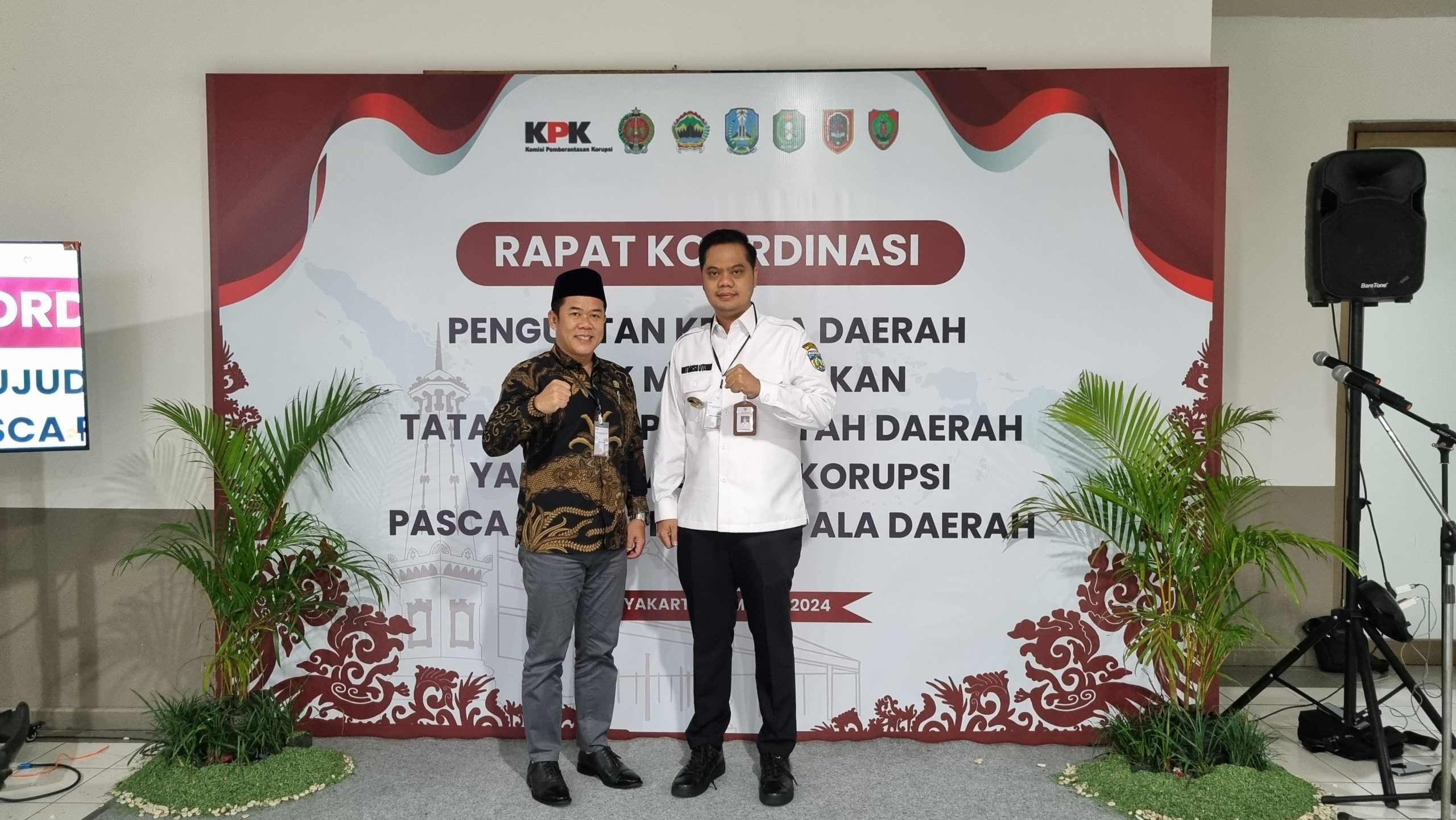 Bupati Jepara, Witiarso Utomo, bersama Ketua DPRD Jepara, Agus Sutisna saat menghadiri Rapat Koordinasi (Rakor) Penguatan Kepala Daerah di Jogja Expo Center (JEC), Yogyakarta, pada Rabu (19/03/2025)