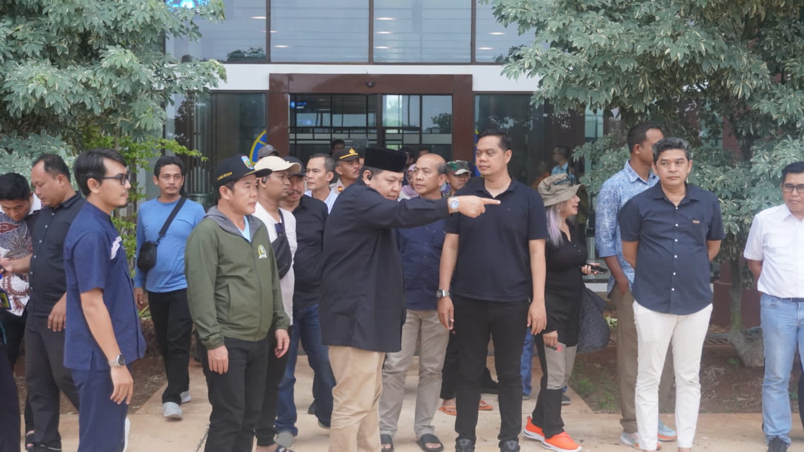 Bupati Jepara, H. Witiarso Utomo beserta jajaran saat melaksanakan kunjungan ke Bandara Dewadaru pada Sabtu (22/3/2025) sore