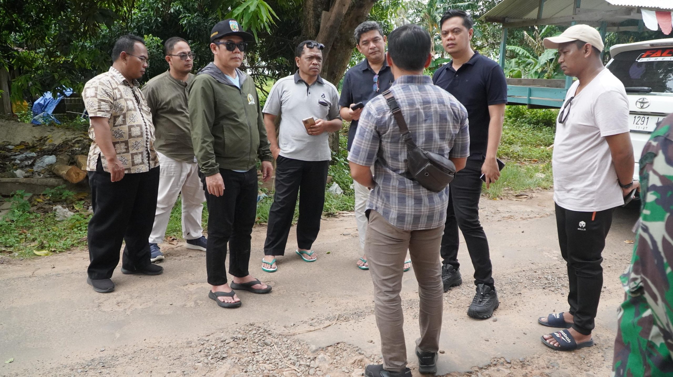 Ketua DPRD Jepara Agus Sutisna bersama Bupati Jepara dan jajaran pejabat daerah ketika melakukan kunjungan infrastruktur Karimunjawa, belum lama ini