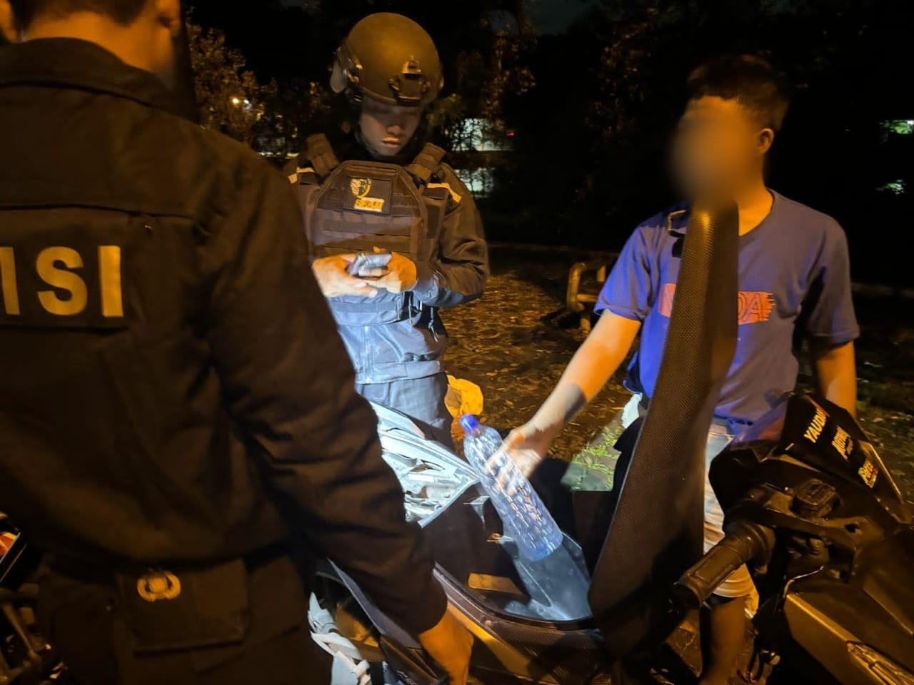 Tim patroli Siraju Polres Jepara membubarkan sekelompok pemuda yang kedapatan pesta minuman keras (miras) di bulan suci Ramadan pada Sabtu (22/3/2025) malam.