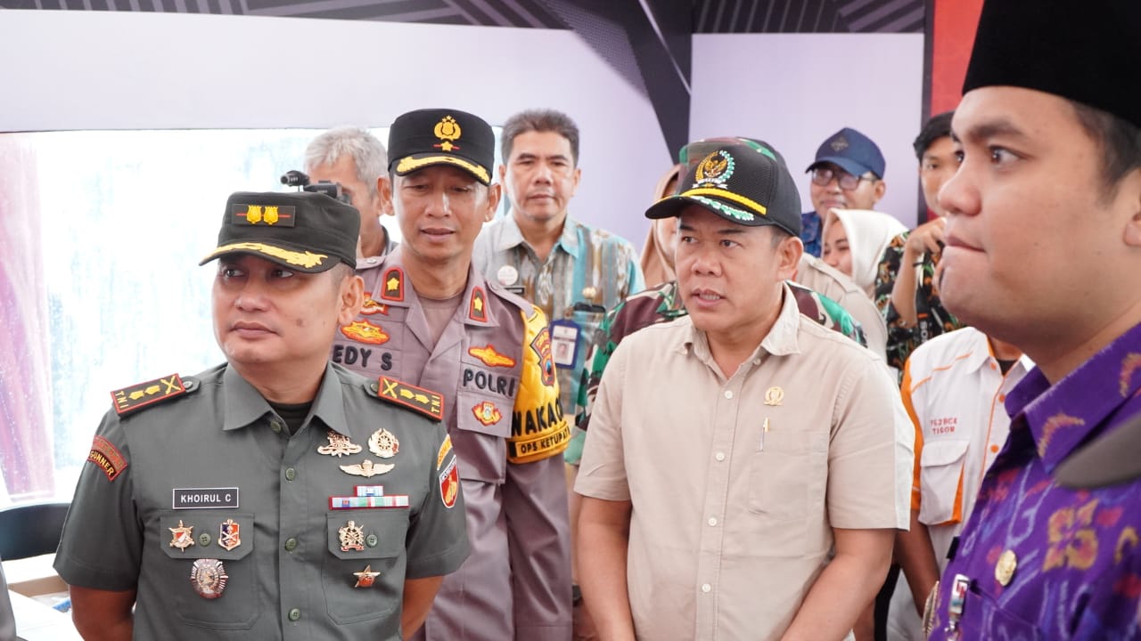 Ketua DPRD Jepara, Agus Sutisna, bersama jajaran Forkopimda, melakukan monitoring ke tiga posko pengamanan mudik yang berada di Pelabuhan Kartini, SCJ Jepara, dan Pasar Mayong pada hari Selasa, (25/03/2025)