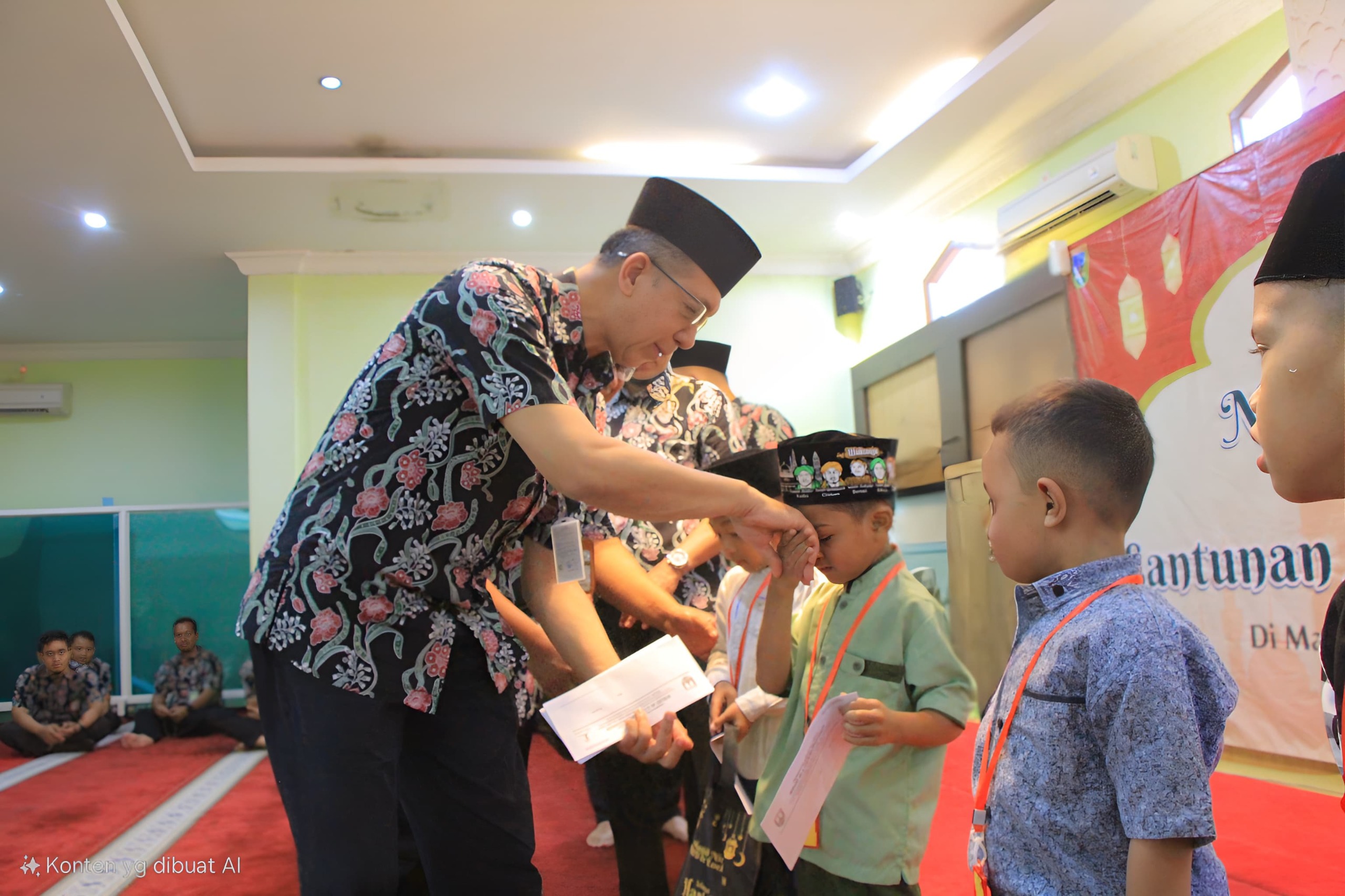 Rumah Sakit Umum Daerah (RSUD) dr. Loekmono Hadi Kudus memberikan santunan kepada 226 anak yatim dan 40 dhuafa sebagai puncak gebyar Ramadan, berlangsung di Masjid Nurus Syifa RSUD Kudus, Rabu (26/5/2025)