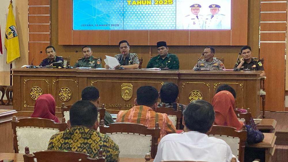 rapat koordinasi High Level Meeting Tim Pengendali Inflasi Daerah (TPID) di Gedung Shima, Selasa, (18/3/2025)