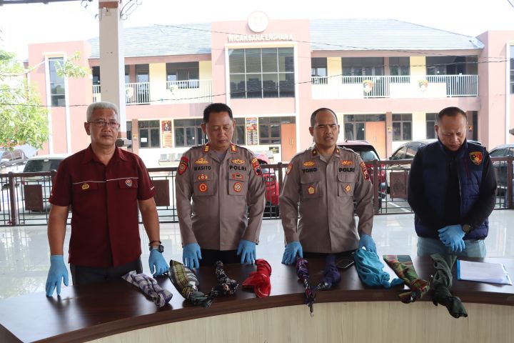 konferensi pers perang sarung di Polres Demak, Senin, 3 Maret 2025 (foto: metroTVNews.com)