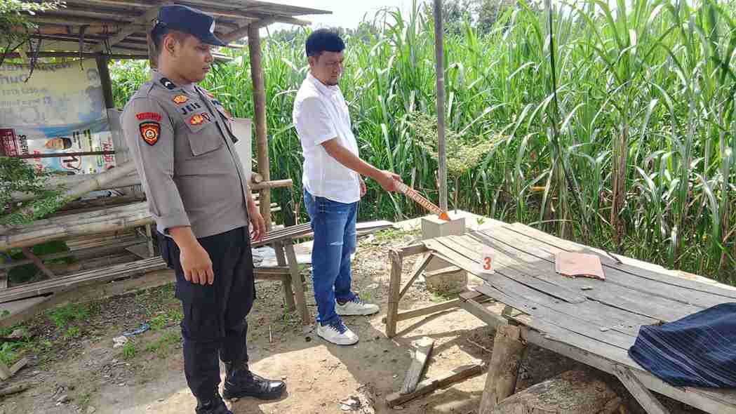 Kepolisian memeriksa Tempat Kejadian Perkara (TKP) pengeroyokan dua pemuda usai menonton orkes dangdut di Dukuh Watur, Desa Srikaton, Kecamatan Jaken, Kabupaten Pati pada Kamis malam (3/4/2025) sekitar pukul 23.15 WIB (foto: infojateng.id)