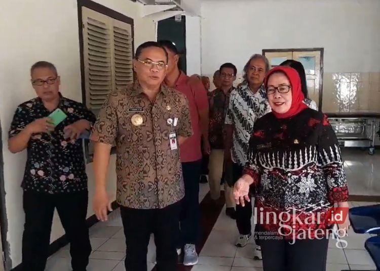 Bupati Pati Sudewo saat meninjau langsung progres renovasi RSUD RAA Soewondo Pati pada Jumat, 11 April 2025 (foto: lingkarjateng.id)