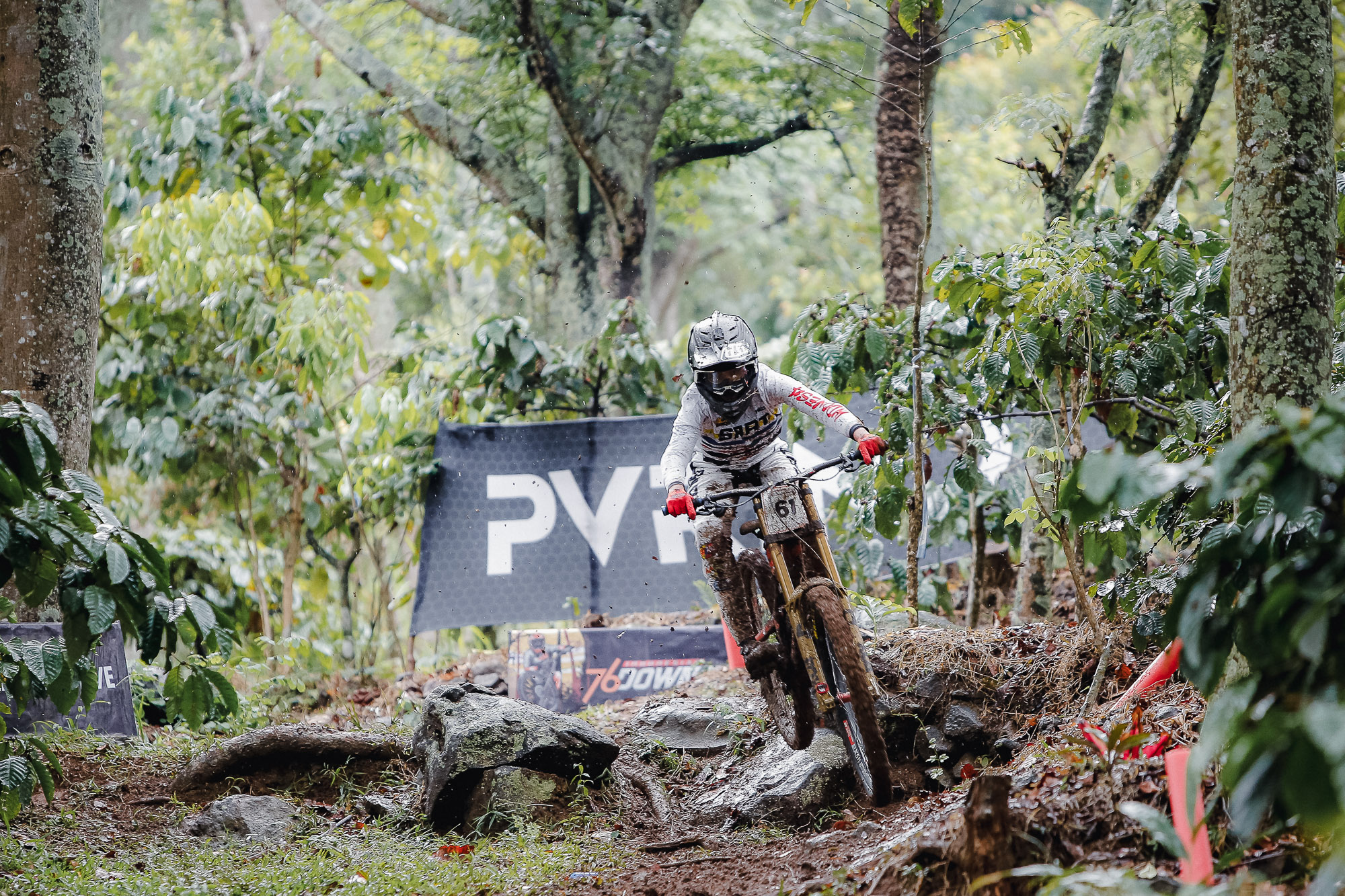 Aksi downhiller women ellite di Ternadi Bike Park pada tahun 2024 lalu