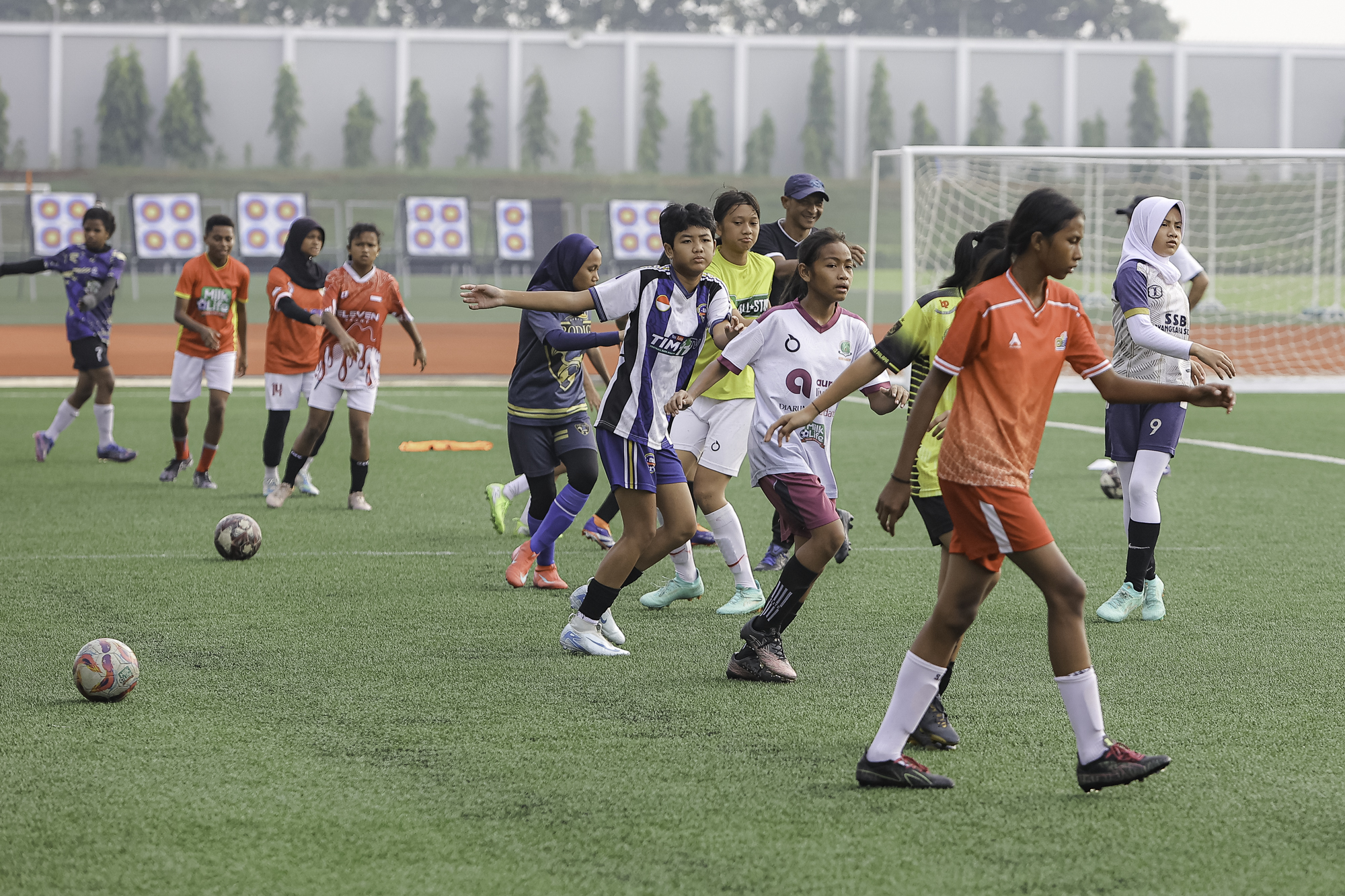 Sebanyak 24 atlet sepakbola putri usia dini yang tergabung dalam Tim MilkLife Shakers (U-12) dan HydroPlus Strikers (U-14) menjalani latihan terpusat di Supersoccer Arena, Kudus di bawah komando Timo Scheunemann