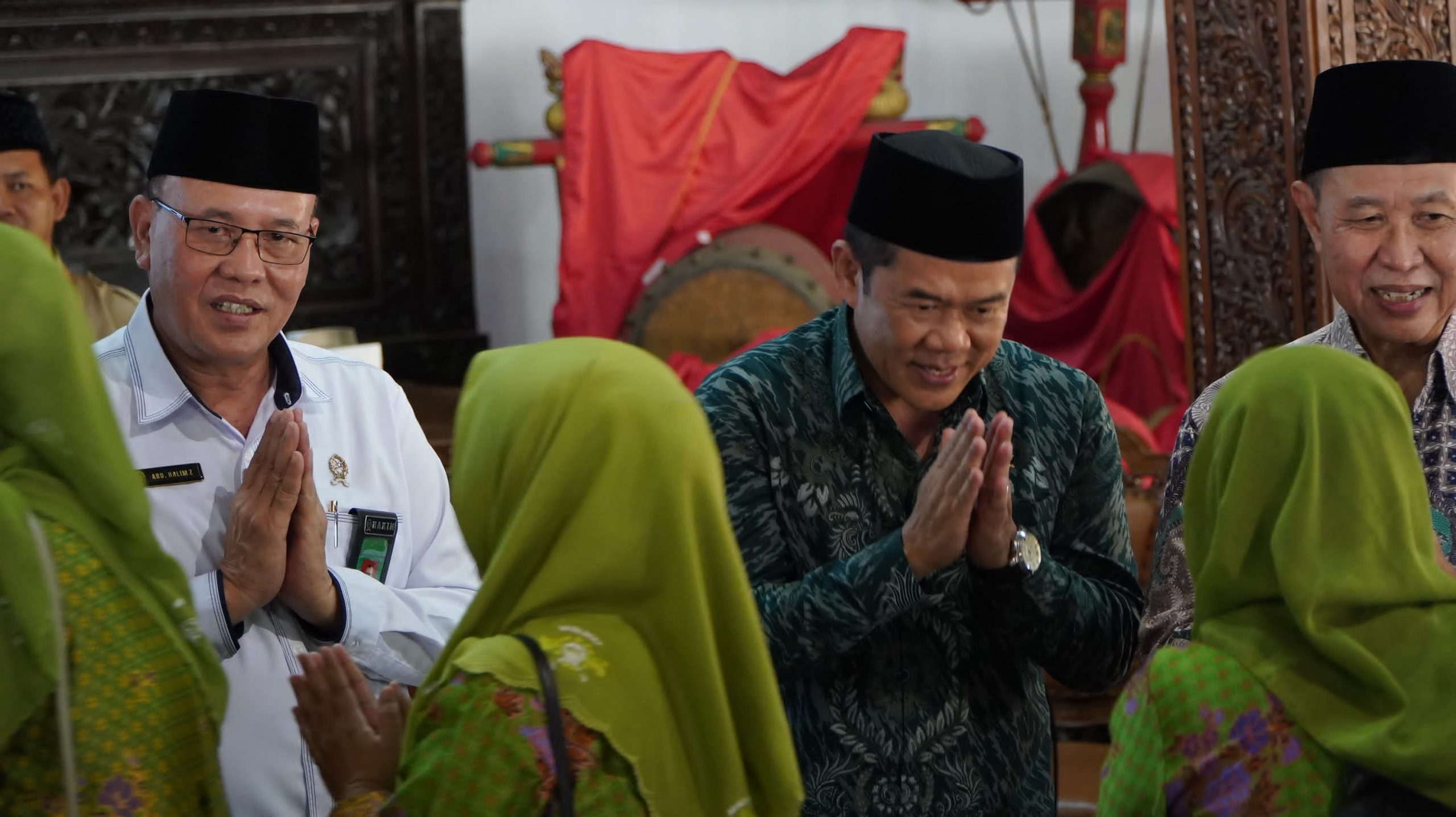 Ketua DPRD Jepara, Agus Sutisna ketika menghadiri kegiatan Silaturahmi dan Halal Bihalal Nahdlatul Ulama (NU) dan Muhammadiyah di Pendopo Kabupaten Jepara, Senin (14/4/2025)