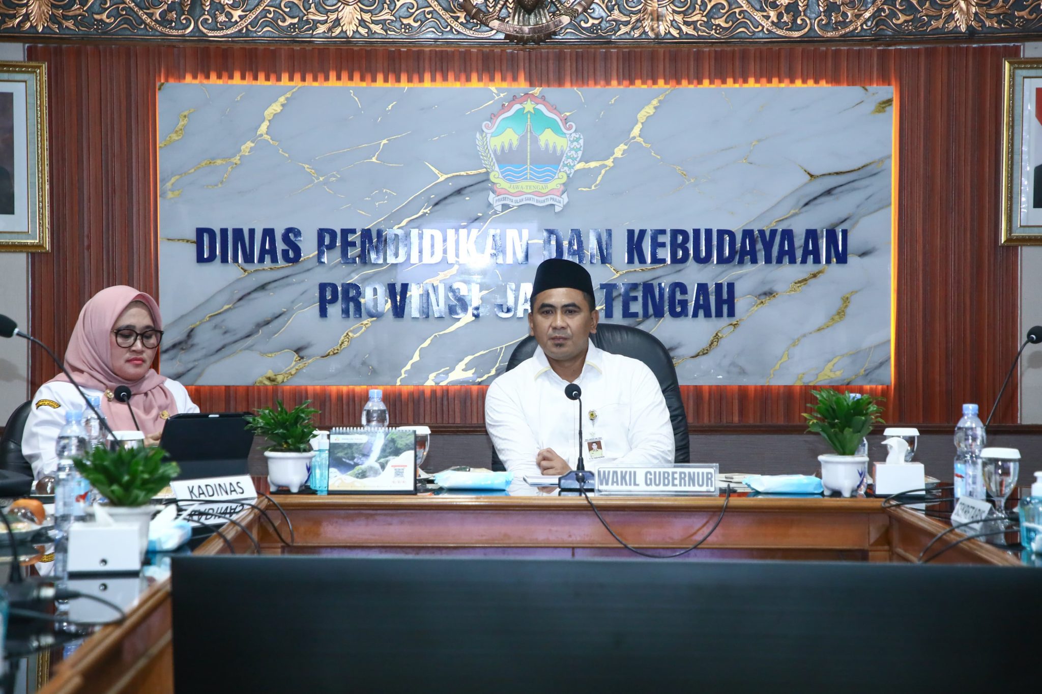 Wakil Gubernur Jawa Tengah, Taj Yasin menggelar rapat koordinasi bersama Dinas Pendidikan dan Kebudayaan (Disdikbud) serta Badan Kepegawaian Daerah (BKD) Jateng, Rabu (16/4/2025)