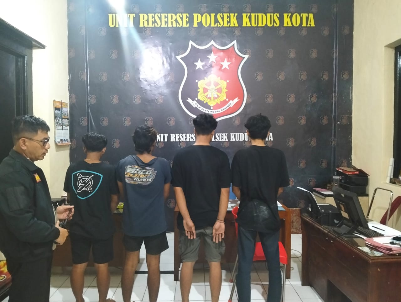 Empat remaja yang diamankan Polsek Kudus Kota lantaran hampir terlibat tawuran di kawasan Balai Jagong pada Minggu dini hari (20/4)