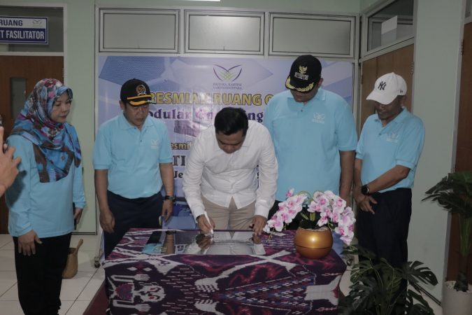 Bupati Jepara H. Witiarso Utomomeresmikan ruang operasi MOT (Modular Operating Theatre) dalam perayaan Hari Ulang Tahun (HUT) ke-47 Rumah Sakit Umum Daerah (RSUD) R.A. Kartini Jepara (foto: dailyindonesia.id)