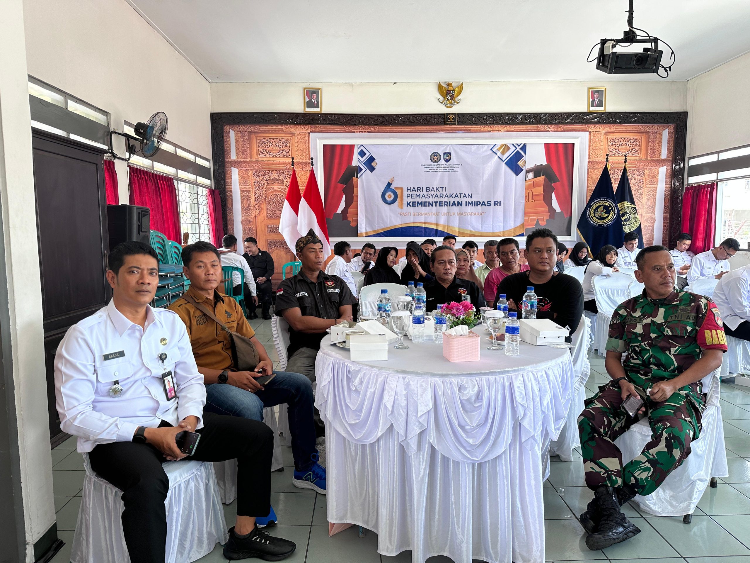 Zoom meeting bersama Direktorat Jenderal Pemasyarakatan Republik Indonesia dalam rangka Hari Bhakti Pemasyarakatan Kementrian Imigrasi Dan Pemasyarakatan Republik Indonesia ke-61 pada Senin (28/4/2025)
