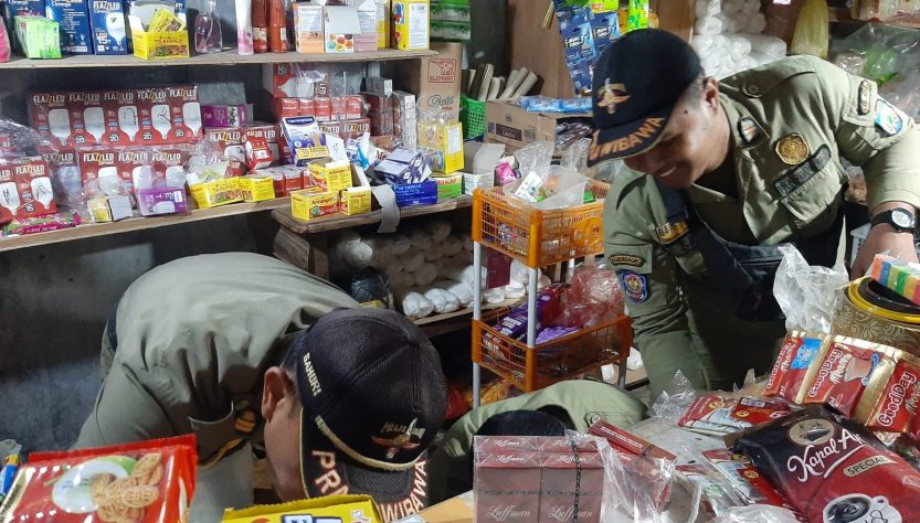 Bea Cukai Kudus bersama Pemerintah Kabupaten Jepara  menyisir sejumlah toko di pasar tradisional pada Kamis (17/4/2025)