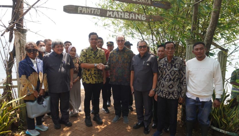 Duta Besar Spanyol untuk Indonesia, H.E. Mr. Fransisco de Asis Aguilera Aranda dalam kunjungan lapangan ke Desa Balong, Kecamatan Kembang, Jepara, Selasa (29/4/2025), bersama Bupati Jepara, H. Witiarso Utomo