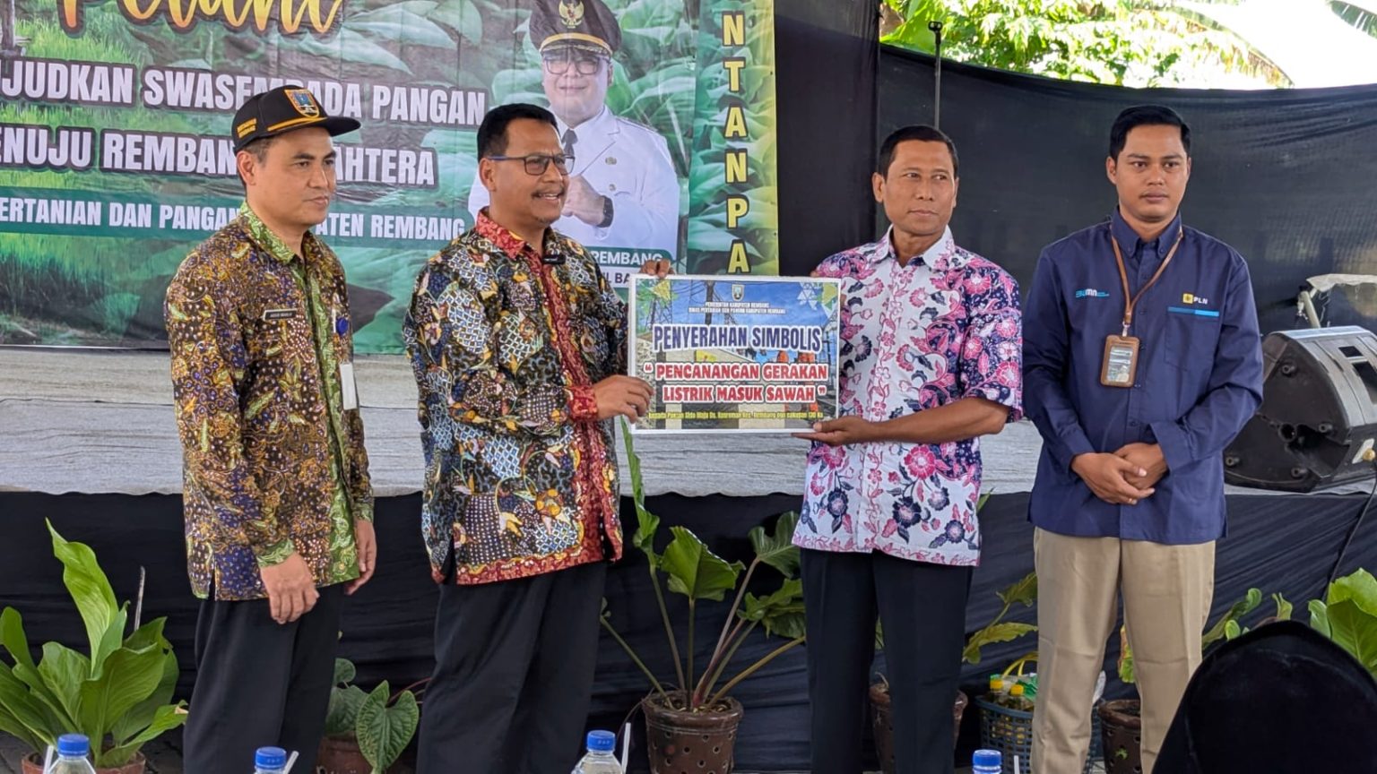 pencanangan gerakan listrik masuk sawah, sekaligus sarasehan petani, di Kantor Dintanpan Rembang, Selasa (29/4/2025) (foto: jatengprov.go.id)