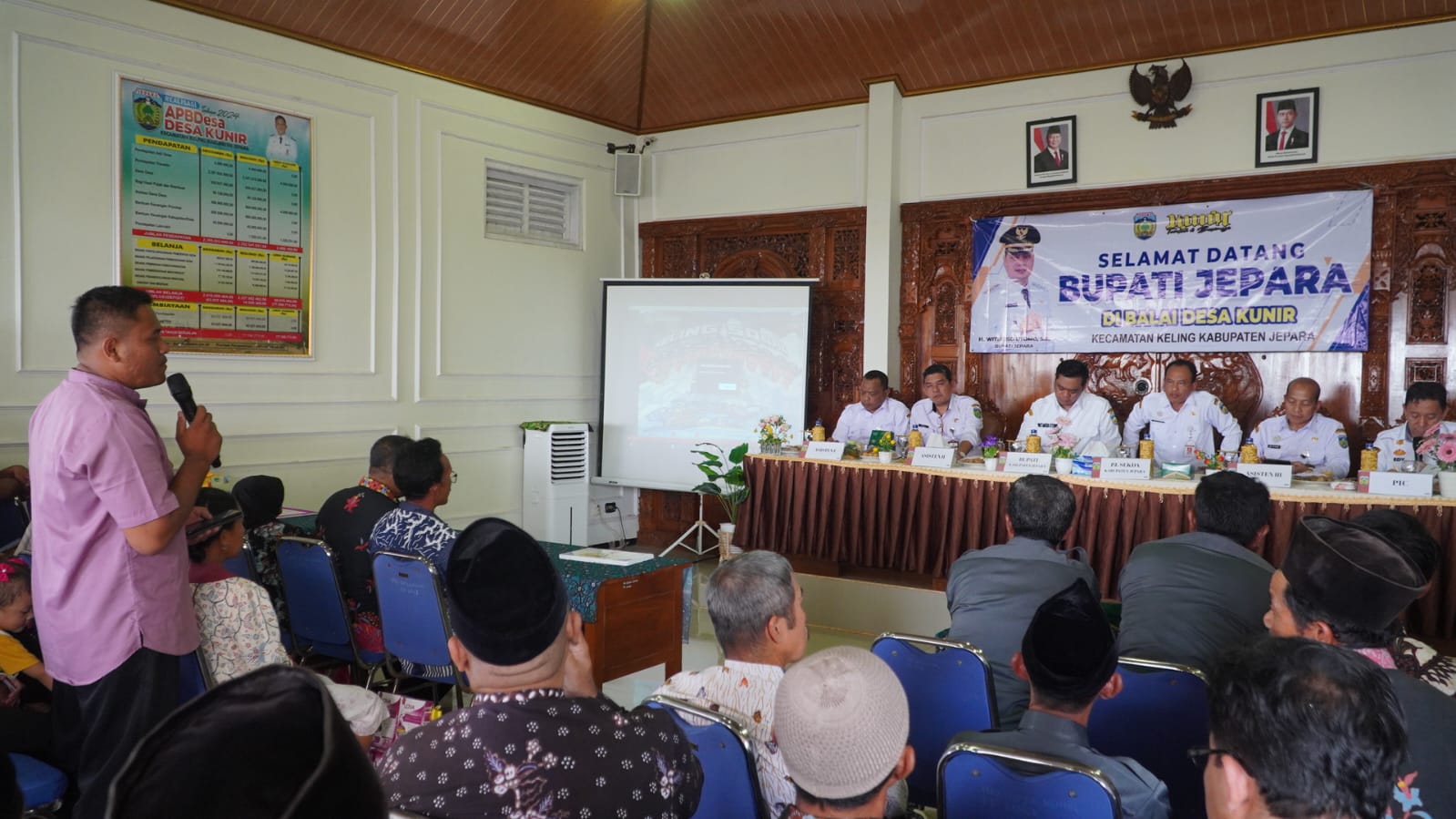Bupati Jepara Witiarso Utomo ngantor di Desa Kunir, Kecamatan Keling pada Rabu (30/4/2025) dalam sesi penyerapan aspirasi masyarakat