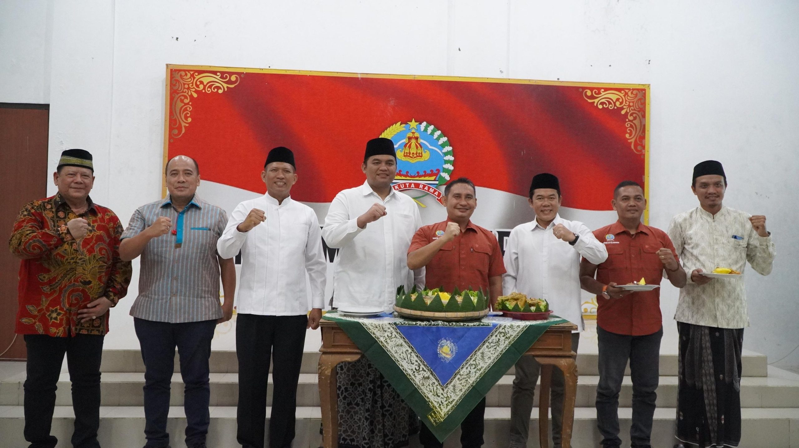 Jajaran pimpinan daerah Kabupaten Jepara dalam acara doa bersama menyambut pelaksanaan TNI Manunggal Membangun Desa (TMMD) Ke-124 Tahun Anggaran 2025, Jumat (2/5/2025), di Aula Makodim Jepara