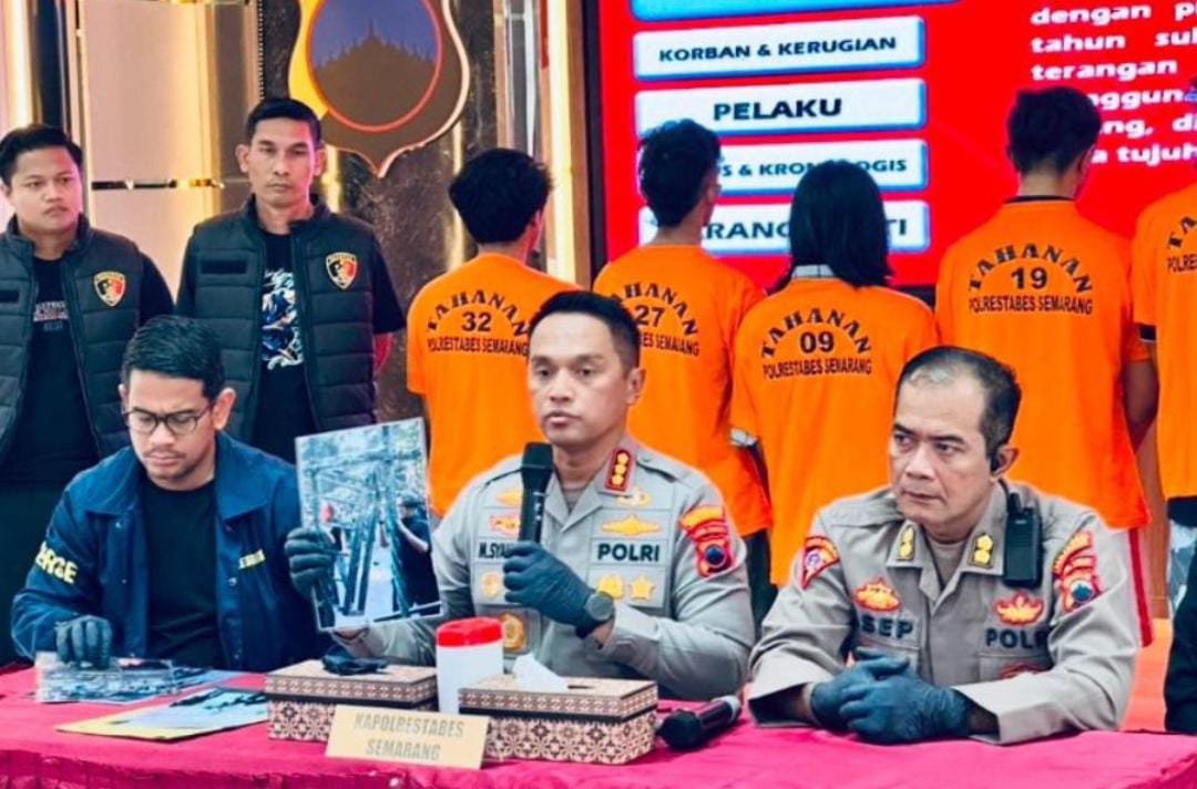 Polrestabes Semarang menetapkan enam tersangka dalam aksi kericuhan saat peringatan May Day di Semarang, Kamis (1/5/2025). Para tersangka dihadirkan dalam rilis kasus di Mapolrestabes Semarang, Sabtu (3/6/2025)