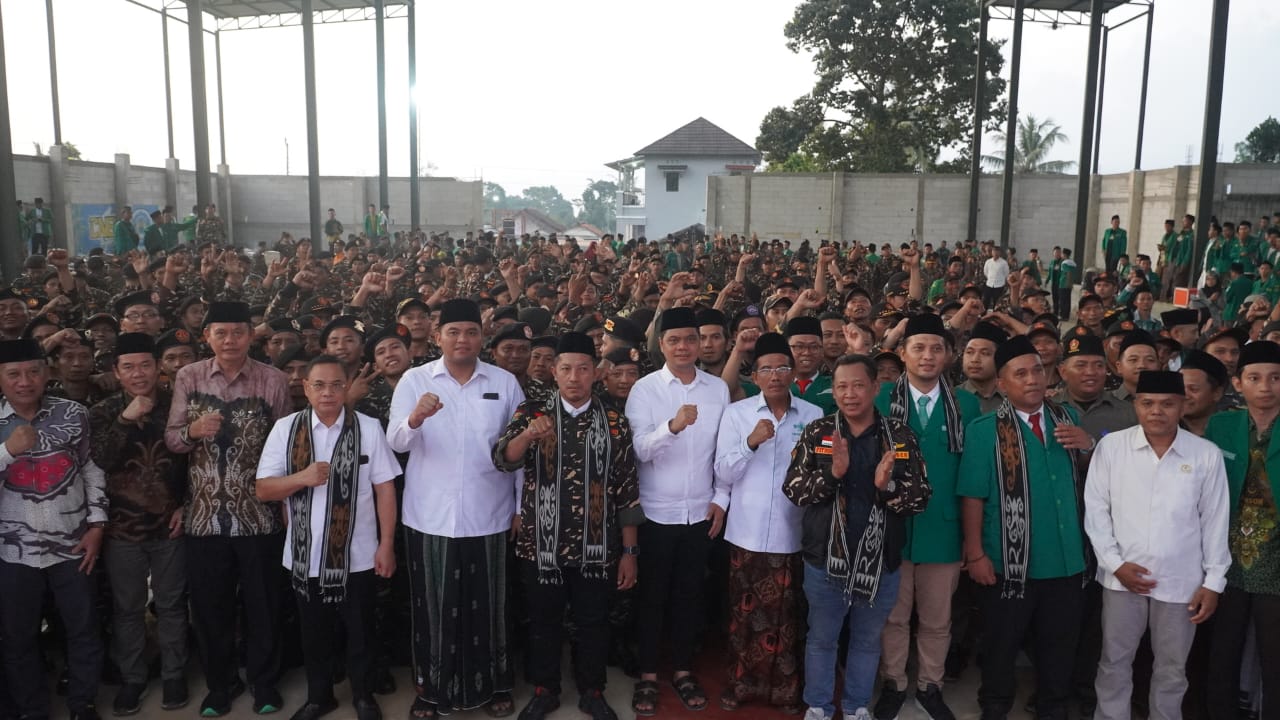Ribuan kader Ansor Banser memadati GOR Al Fitroh Desa Watuaji, Kecamatan Keling, Kabupaten Jepara pada Sabtu (3/5/25) sore untuk mengikuti Apel Patriotisme 5.000 Kader Ansor Banser dan Kemah Bakti II
