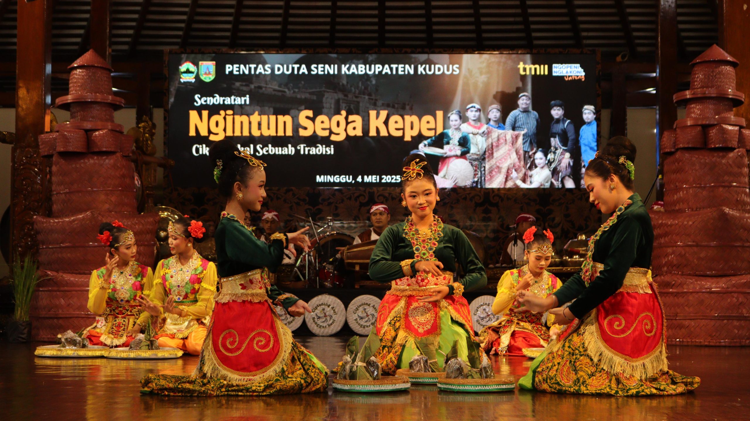 Penampilan Sendratari Ngintun Sega Kepel di Anjungan Jawa Tengah, Taman Mini Indonesia Indah (TMII), Jakarta, Minggu, 4 Mei 2025 siang