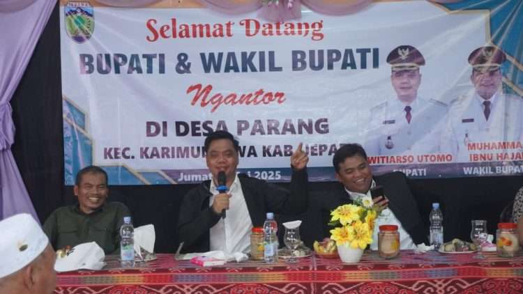 Bupati Jepara Witiarso Utomo atau akrab disapa Wiwit ketika melaksanakan “Bupati Ngantor di Desa” pada Jumat (9/5/2025) sore