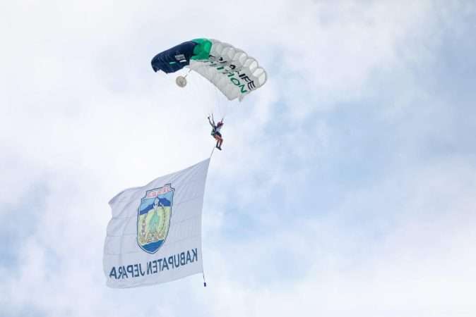 perhelatan Karimunjawa International Skydiving and Adventure (KISA) Boogie Woogie Jump 2025