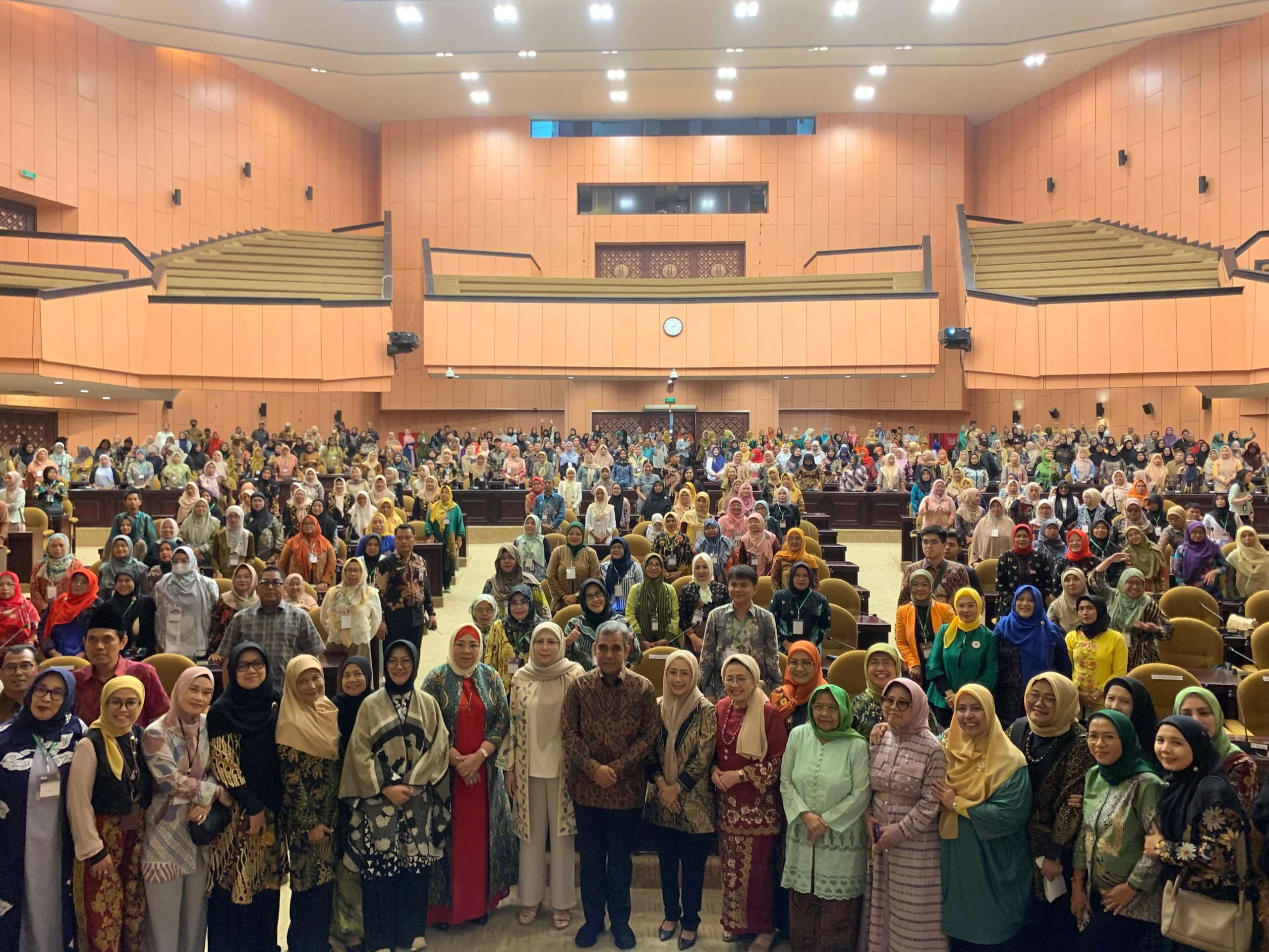 Seminar kebangsaan bertajuk “Peran Perempuan untuk Indonesia Maju dan Sejahtera” yang diselenggarakan Forum Alumni HMI-Wati (FORHATI) Nasional pada Jumat, 23 Mei 2025 di Gedung Nusantara V, MPR RI, Jakarta