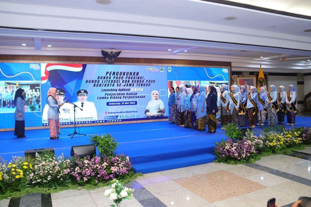 pelantikan Bunda PAUD dan Bunda Literasi kabupaten se-Jateng di Gedung Gradhika Bhakti Praja, Semarang, Jumat (23/5/2025)