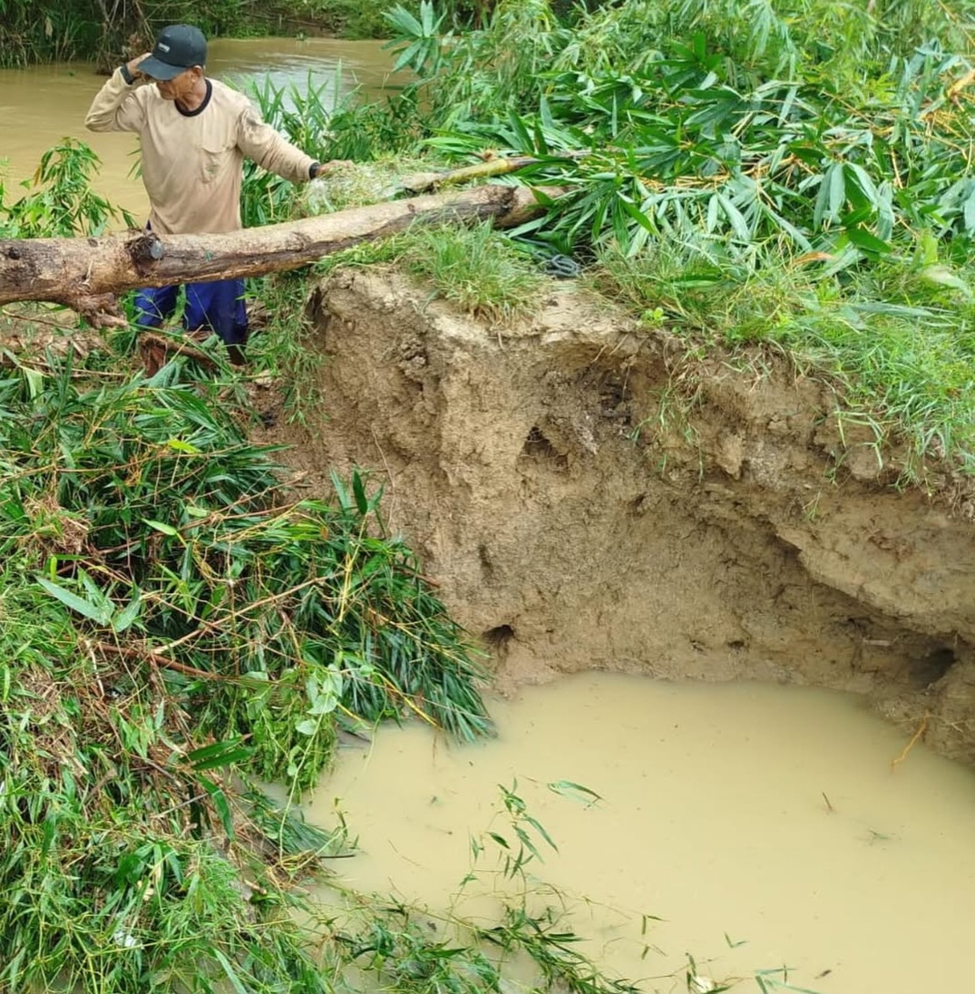Salah satu tanggul jebol di Kabupaten Pati (foto: IG humaspati)