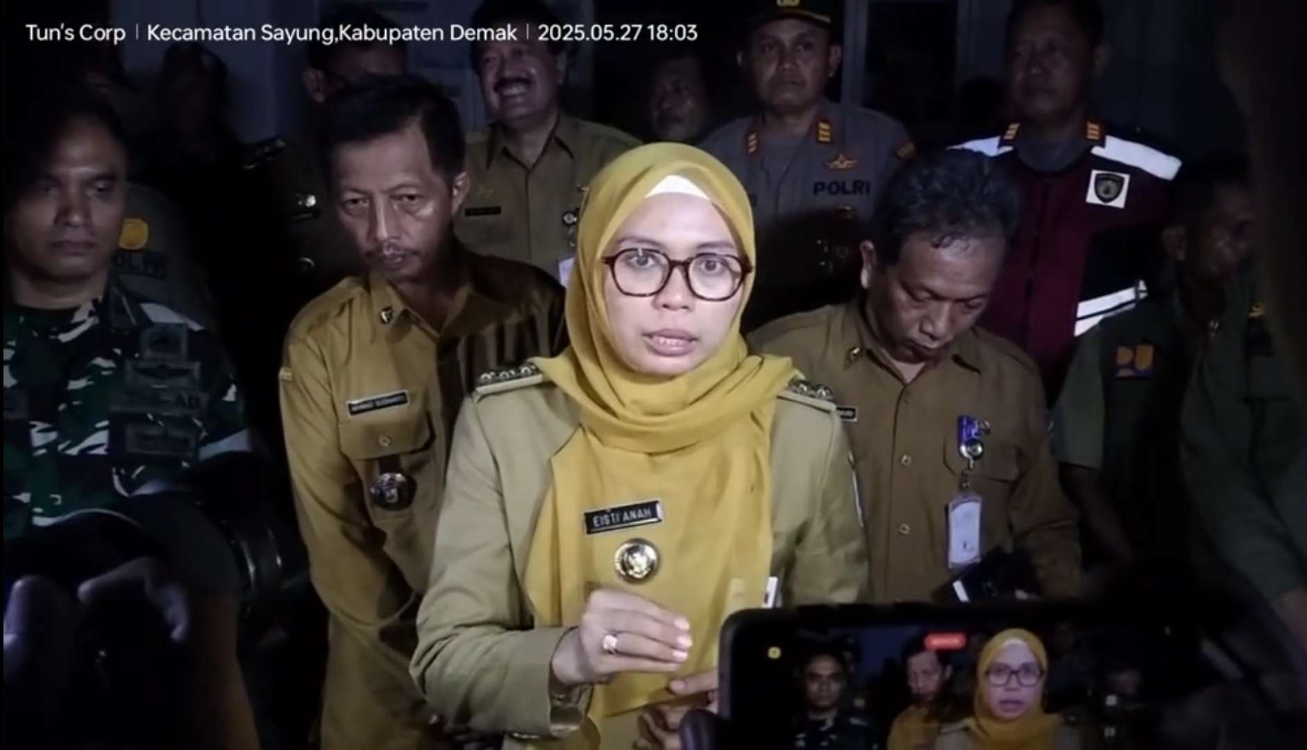 Bupati Demak Eistianah memberi penjelasan terkait anggaran Rp 10,9 T kepada awak media (Sumber: Tiktok Demak Gayeng)