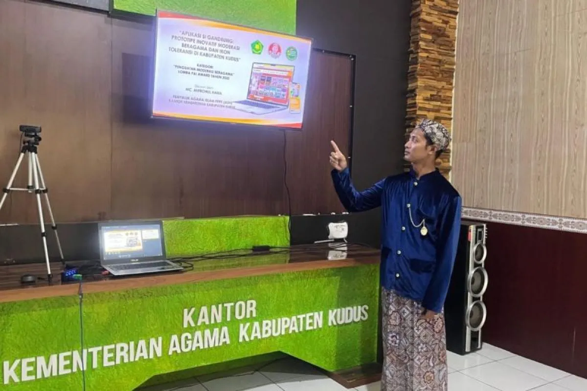 Mc. Mifrohul Hana Penyuluh Agama Islam asal Kabupaten Kudus ketika mengikuti PAI Award 2025 Tingkat Provinsi Jawa Tengah dalam kategori penguatan moderasi beragama (foto: Antara Jateng)
