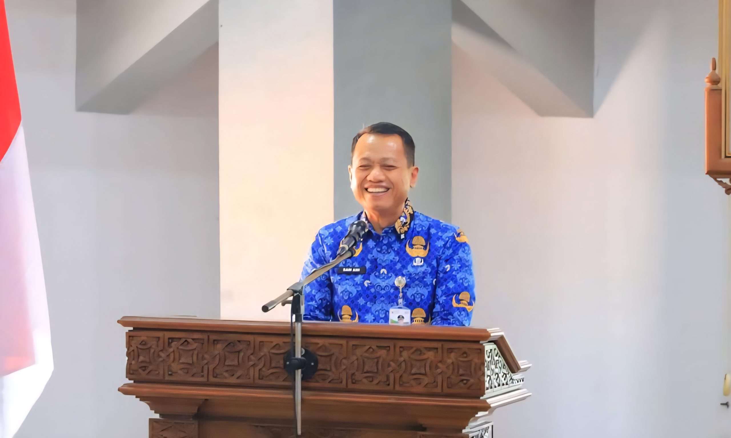 Bupati Kudus Sam'ani Intakoris