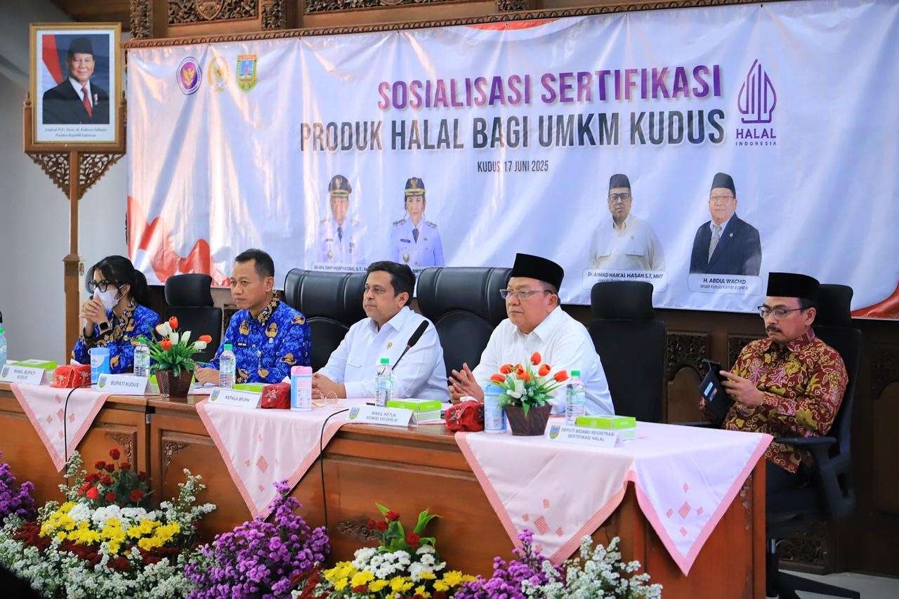kegiatan Sosialisasi Sertifikasi Produk Halal Bagi UMKM Kabupaten Kudus di Lantai 4 Gedung A Setda Kudus, Selasa (17/6/2025)