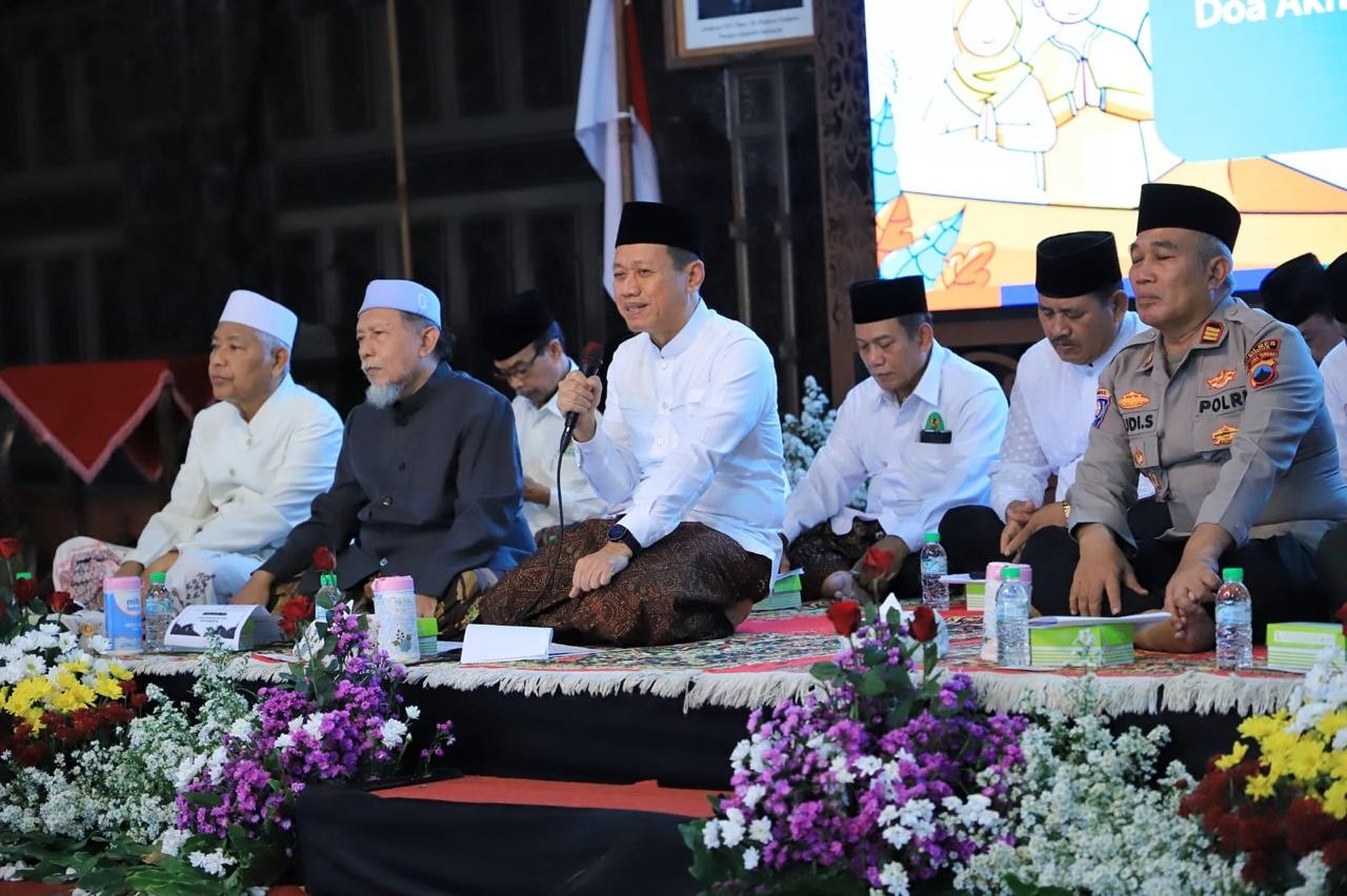 Bupati Kudus Sam’ani Intakoris meluncurkan aplikasi 'Kudus Sehat' di Pendapa, Kamis (26/6/2025)