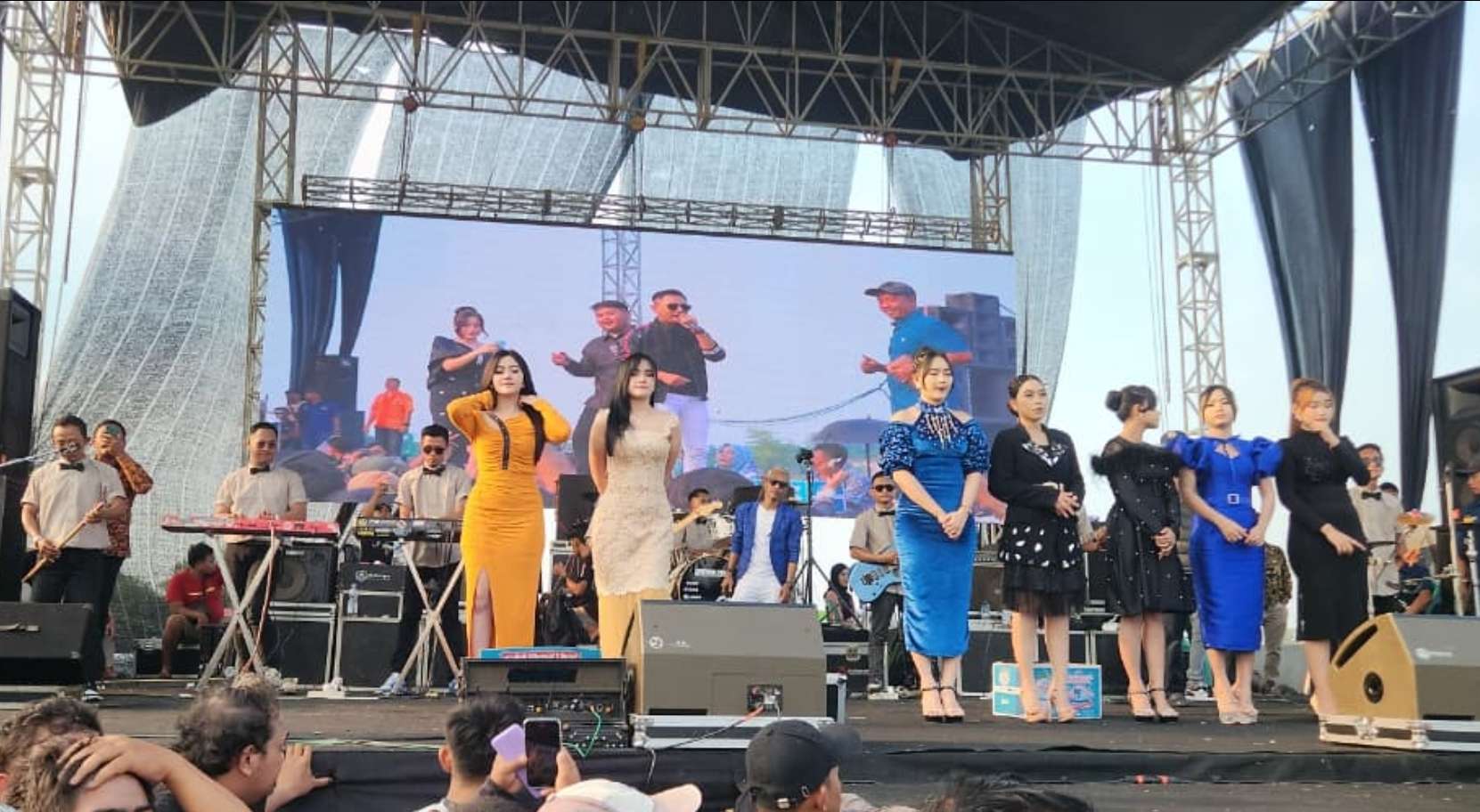 Pesta Rakyat Tasyakuran Pernikahan Anggota DPRD Kudus M. Nawawi Hidayatullah pada Selasa siang (03/06/2025)