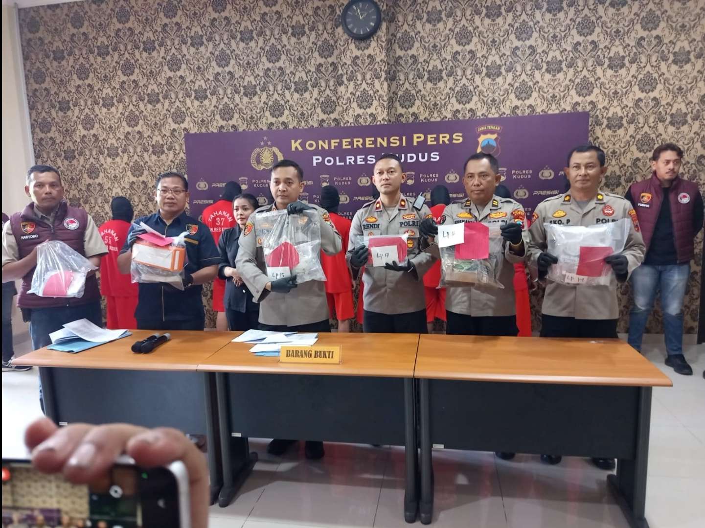 konferensi pers  di Mapolres Kudus pada Selasa (3/6/2025) siang
