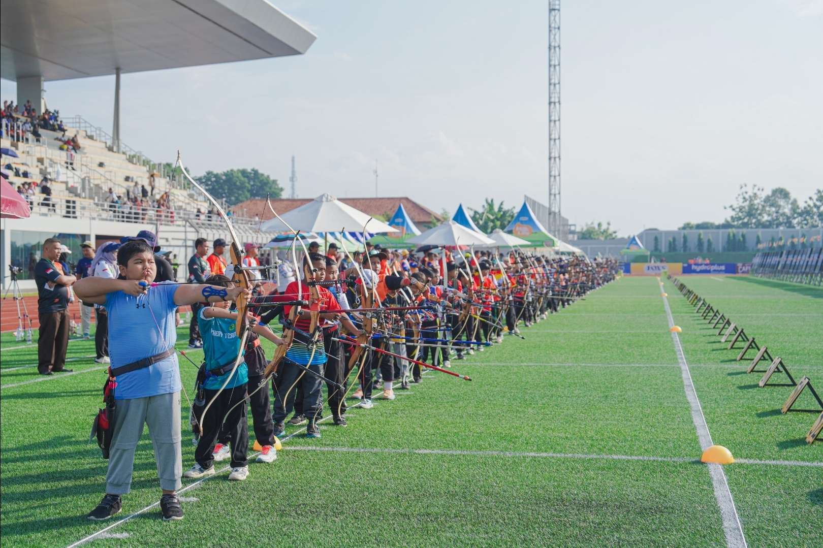 Sebanyak 876 atlet muda panahan dari 28 provinsi di Indonesia akan unjuk kemampuan dan bersaing menjadi yang terbaik dalam MilkLife Archery Challenge Kejurnas Junior 2025 yang diadakan oleh Persatuan Panahan Indonesia (Perpani) dan Bakti Olahraga Djarum Foundation