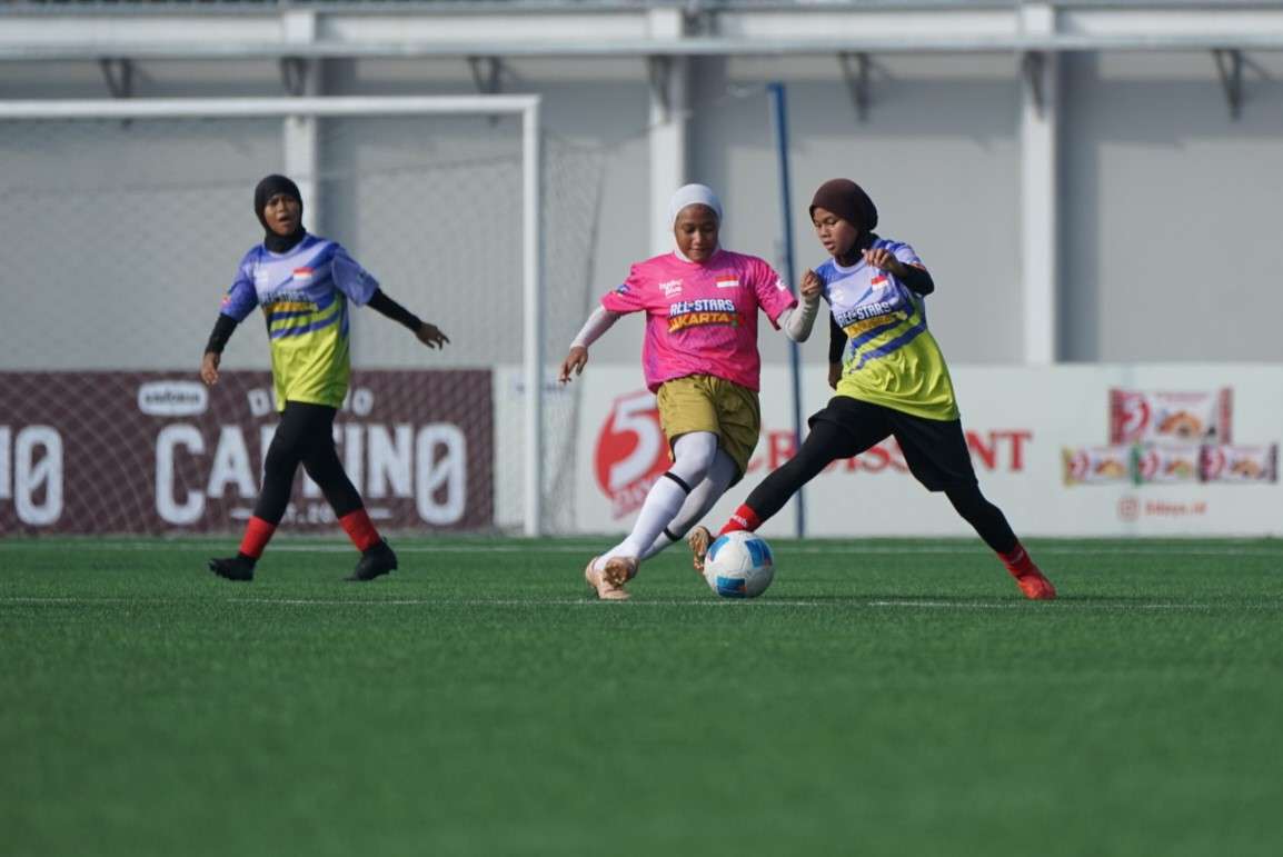 Pertandingan pertama HYDROPLUS Piala Pertiwi U14 & U16 2025 All Stars mempertemukan tim All Stars Jakarta dan All Stars Bali-Nusra bergulir di Supersoccer Arena, Kudus, Senin (7/7).