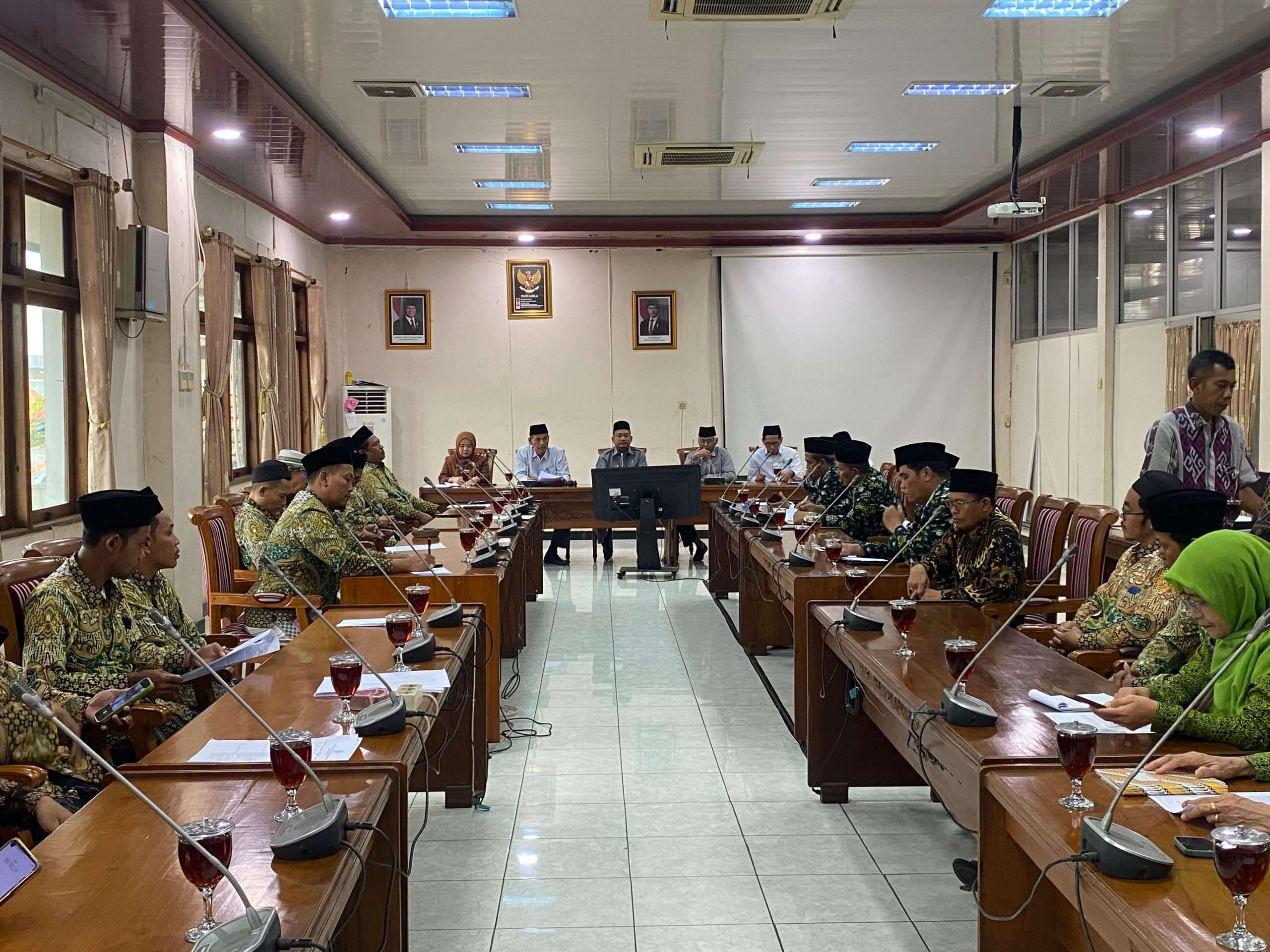 Pertemuan PCNU Jepara dengan DPRD Jepara pada Selasa (12/8/2025) untuk membahas penolakan lima hari sekolah