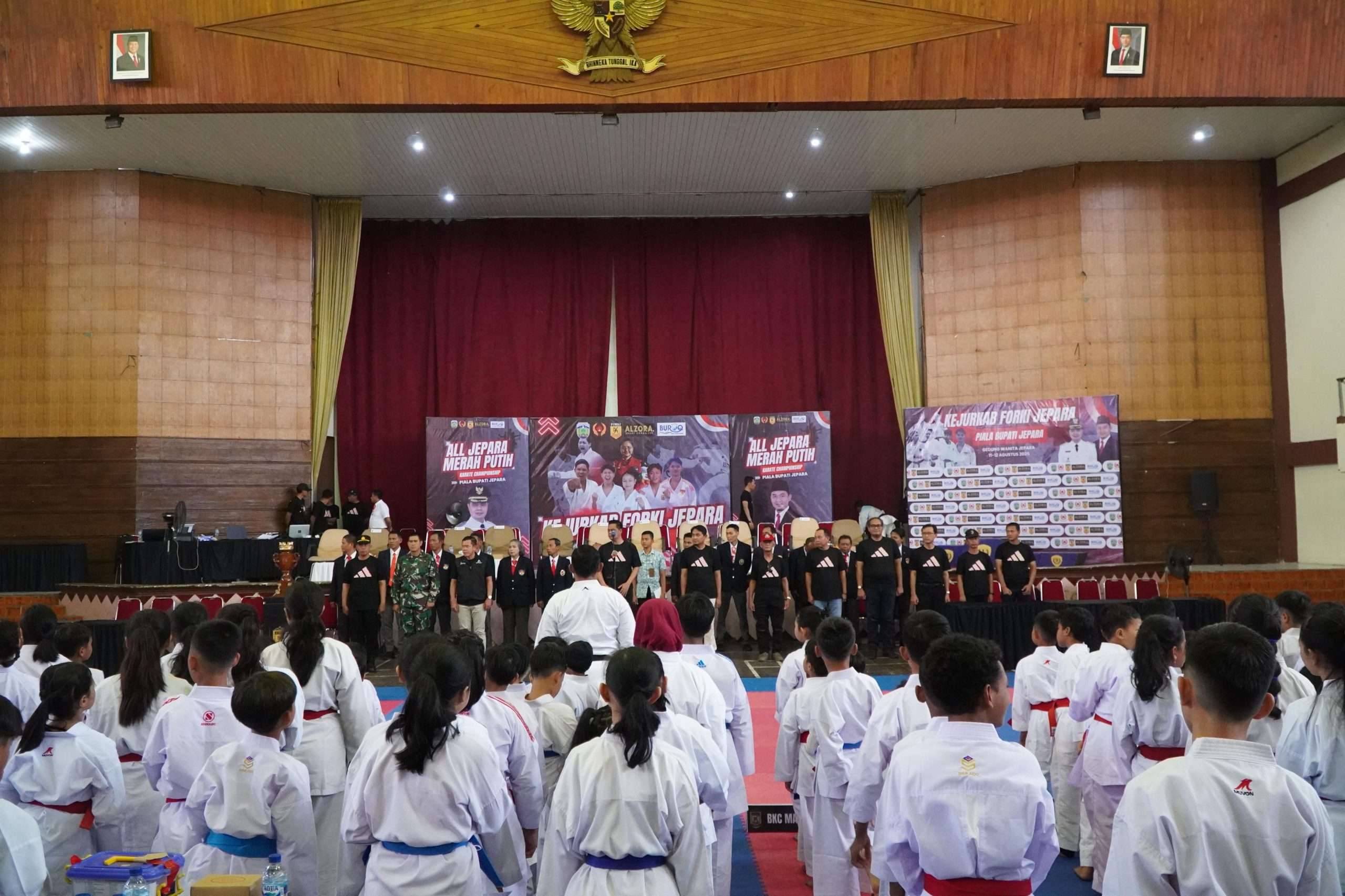 Pembukaan Kejuaraan Kabupaten (Kejurkab) Karate Piala Bupati Jepara 2025 di Gedung Wanita Kabupaten Jepara, Selasa (12/8/2025)